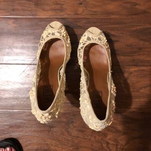 Cream lace heels size 6.5